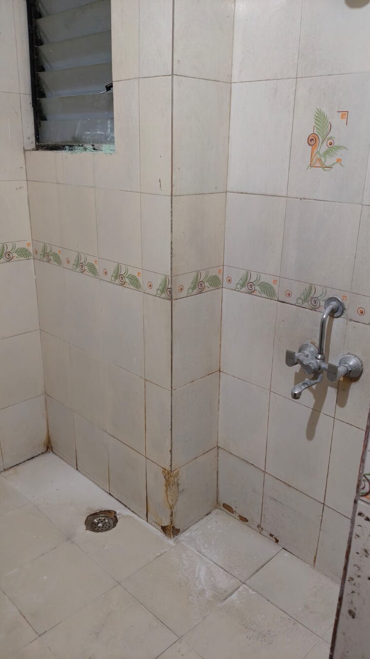 Bathroom, tingre nagar 1 Bedroom 550 Sq.Ft. Apartment In Tingre Nagar Pune 9703506