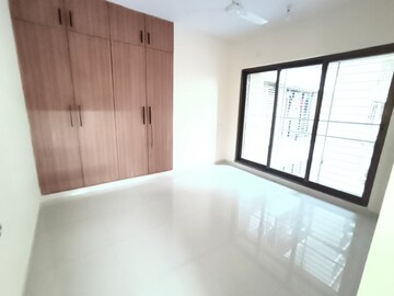 Room in 2 BHK Apartment at Dosti Group Imperia, Manpada – for Rent