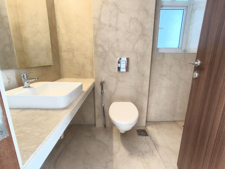 Bathroom, hiranandani-meadows 2.5 Bedroom 1130 Sq.Ft. Apartment In Manpada Thane 9703520