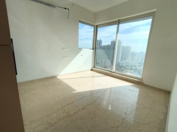 Room in 2.5 BHK Apartment at Hiranandani Meadows, Manpada – for Rent