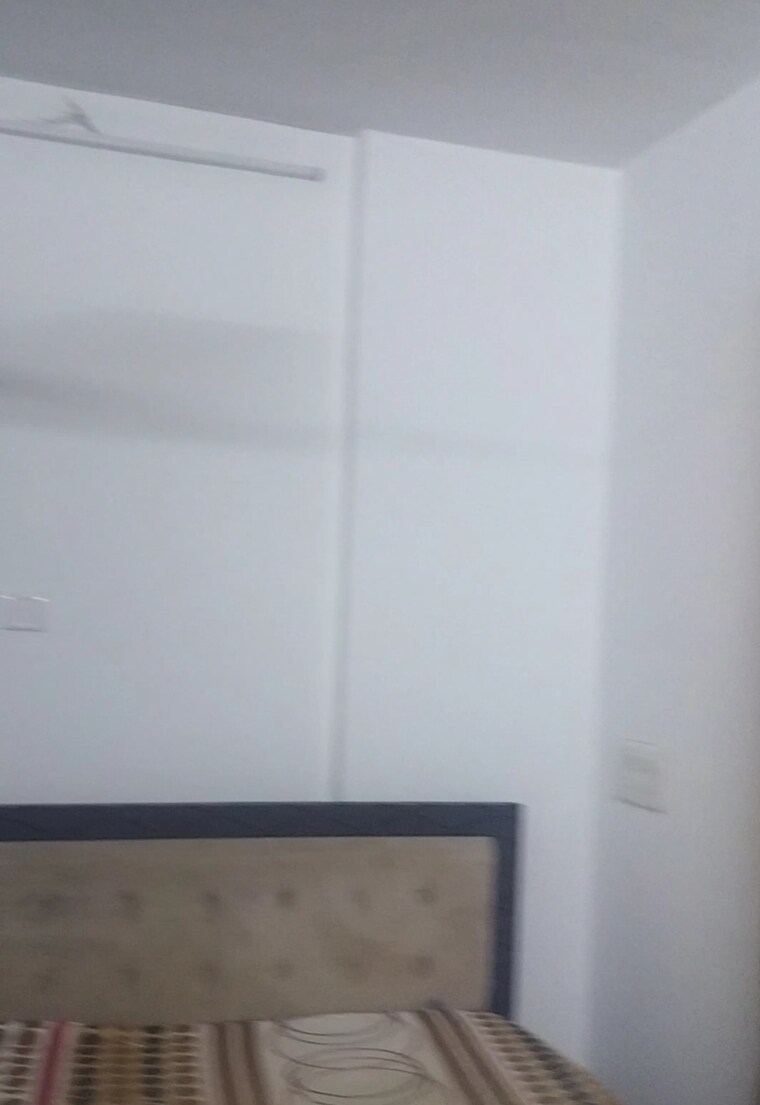 Room, mulund east 1 Bedroom 415 Sq.Ft. Apartment In Mulund East Mumbai 9703574