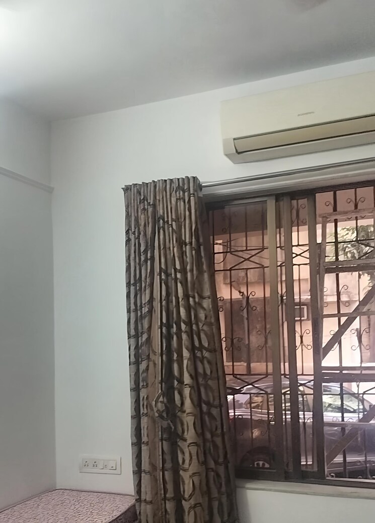 Room, mulund east 1 Bedroom 415 Sq.Ft. Apartment In Mulund East Mumbai 9703574
