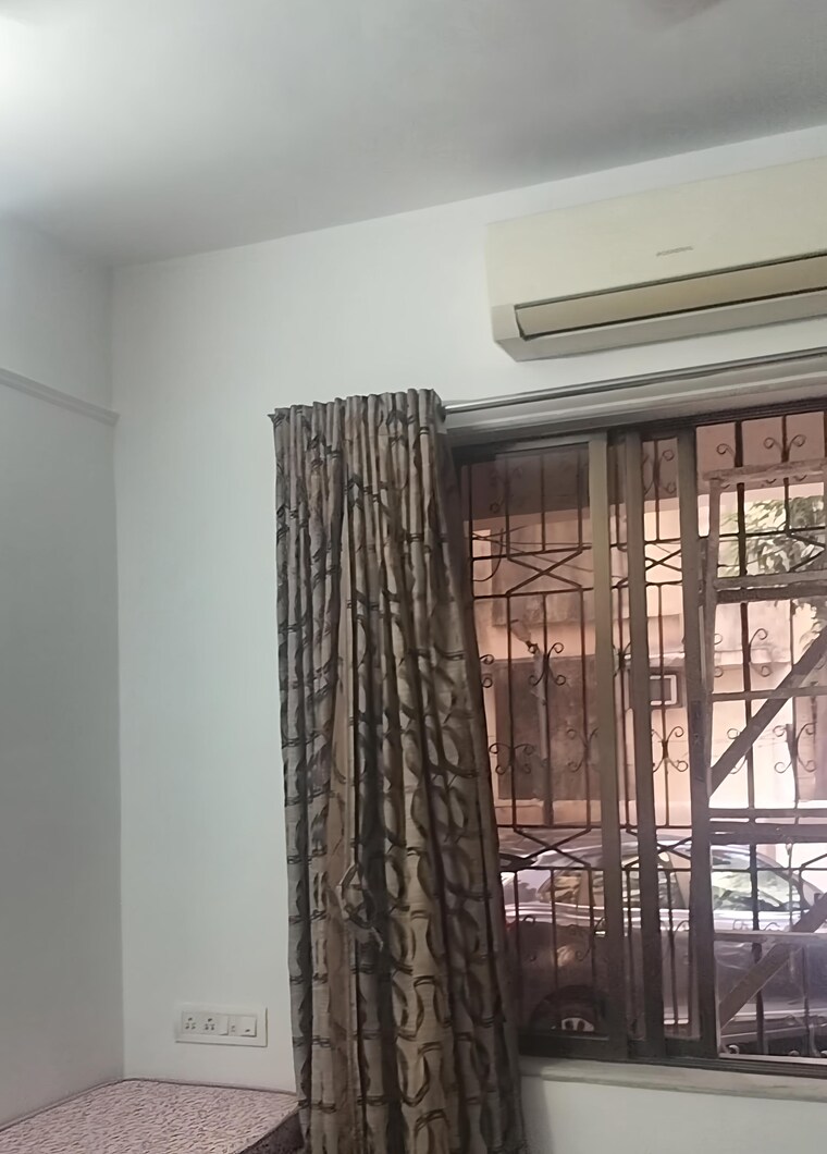 Room, mulund east 1 Bedroom 415 Sq.Ft. Apartment In Mulund East Mumbai 9703574