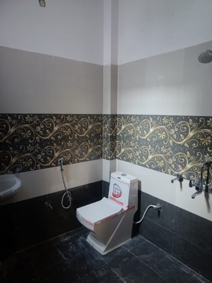 Attached Bathroom, kiran-enclave 3 Bedroom 1400 Sq.Ft. Independent House In Kursi Road Lucknow 9703568