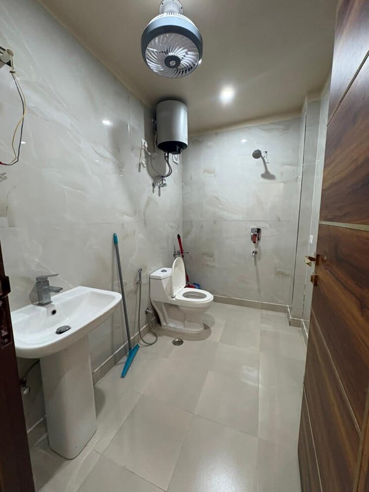 Bathroom, ansal-plaza-sector-23 3 Bedroom 2600 Sq.Ft. Builder Floor In Sector 23 Gurgaon 9703586