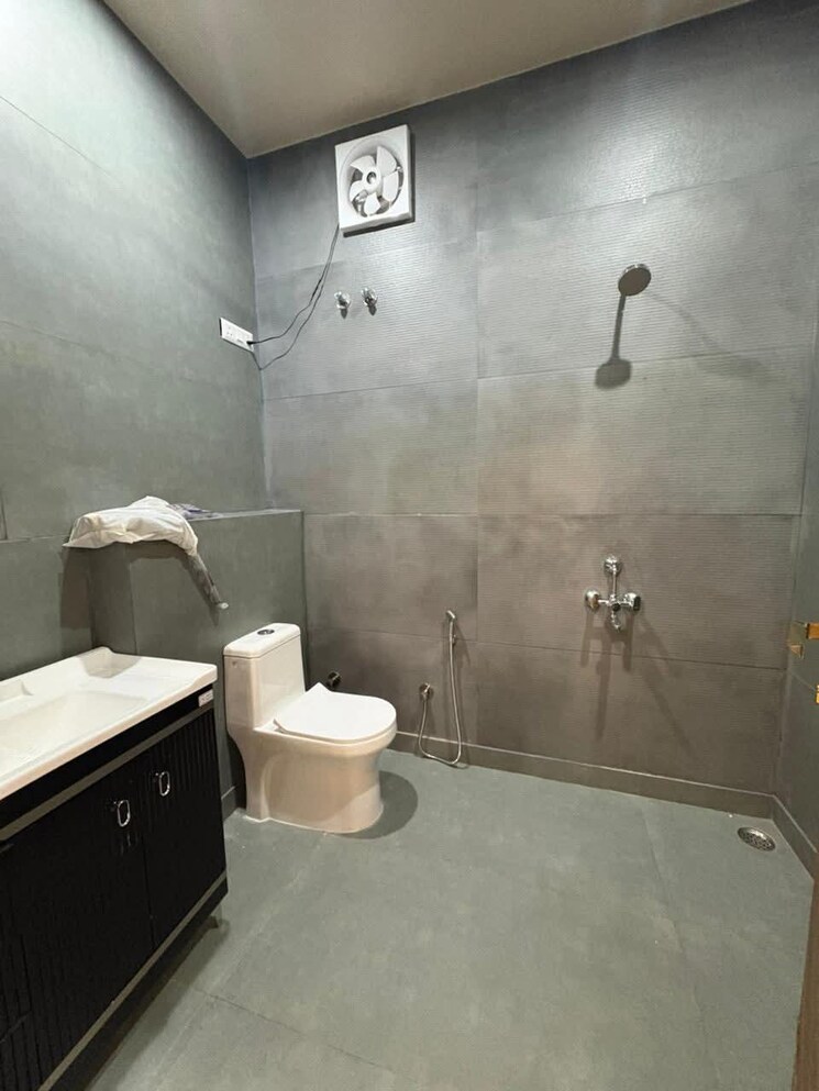 Bathroom, ansal-plaza-sector-23 3 Bedroom 2600 Sq.Ft. Builder Floor In Sector 23 Gurgaon 9703586