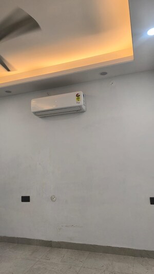 Furnished Amenities in 3 BHK Builder Floor at Sushant Lok 3, Sector 57 – for Rent