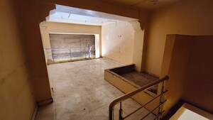  Showroom For Rent in Chowk