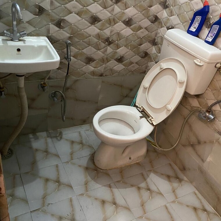Bathroom, gomti nagar Pg For Boys & Girls In Gomti Nagar 9703610