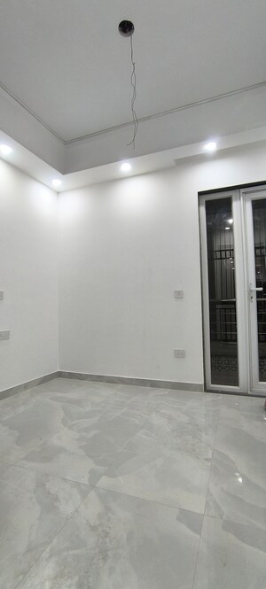 Room in 3 BHK Builder Floor at Sushant Lok 3, Sector 57 – for Rent