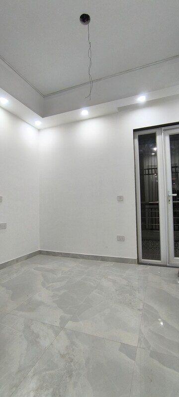 Room in 3 BHK Builder Floor at Sushant Lok 3, Sector 57 – for Rent