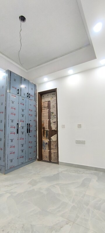 Room in 3 BHK Builder Floor at Sushant Lok 3, Sector 57 – for Rent