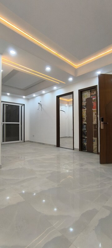 Room in 3 BHK Builder Floor at Sushant Lok 3, Sector 57 – for Rent