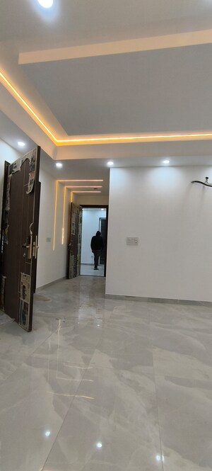 Room in 3 BHK Builder Floor at Sushant Lok 3, Sector 57 – for Rent