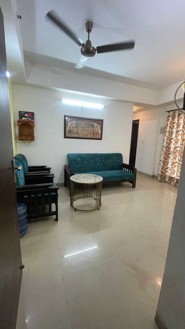 Living Room, paras-tierea 2 Bedroom 825 Sq.Ft. Apartment In Sector 137 Noida 9703623