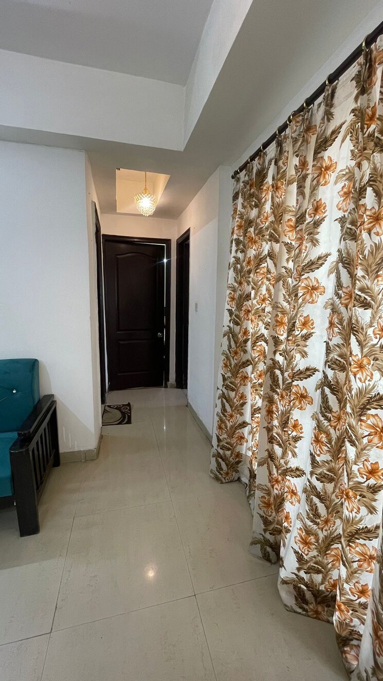 Living Room, paras-tierea 2 Bedroom 825 Sq.Ft. Apartment In Sector 137 Noida 9703623