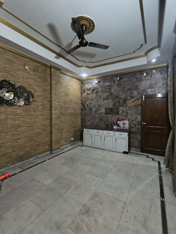 Room, new rajinder nagar 2 Bedroom 1050 Sq.Ft. Builder Floor In New Rajinder Nagar Delhi 9703635