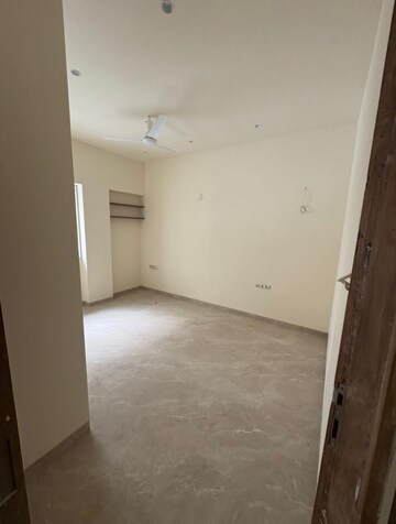 Room in 1 BHK Apartment at Shraddha Apartments Kurla, Kurla – for Rent