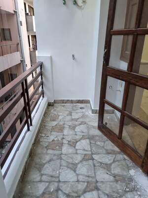 Balcony in 3 BHK Builder Floor at Sushant Lok 3, Sector 57 – for Rent