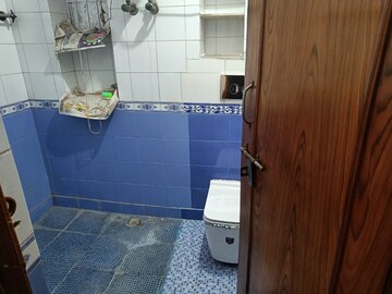Bathroom in 2 BHK Apartment at Vikas Puri – for Rent