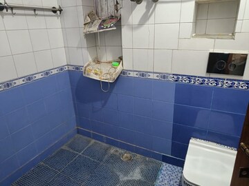 Bathroom in 2 BHK Apartment at Vikas Puri – for Rent