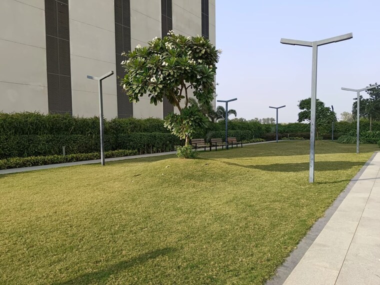 Garden, risland-sky-mansion 3 Bedroom 3284 Sq.Ft. Apartment In Chattarpur Delhi 9703675