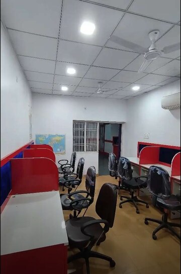  Office Space For Rent in Hazratganj