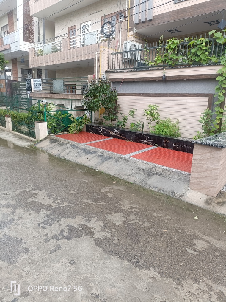 Balcony, rajendra nagar sector 5 5 Bedroom 200 Sq.Yd. Independent House In Rajendra Nagar Sector 5 Ghaziabad 9703705