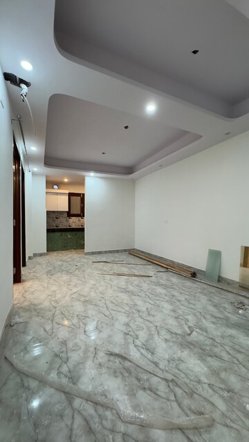 Room in 3 BHK Builder Floor at Chattarpur – for Rent