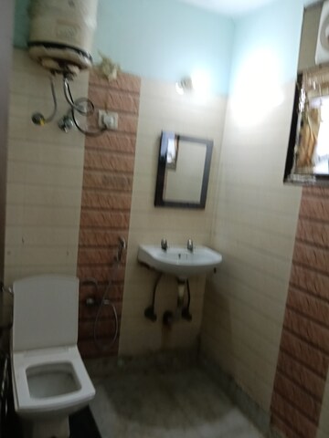 1 RK Builder Floor For Sale in Neb Sarai