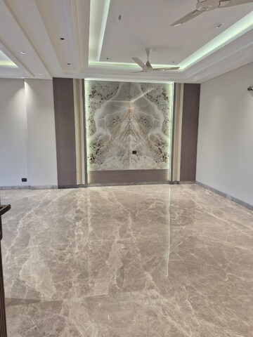 Room in 3 BHK Builder Floor at East Of Kailash – for Rent