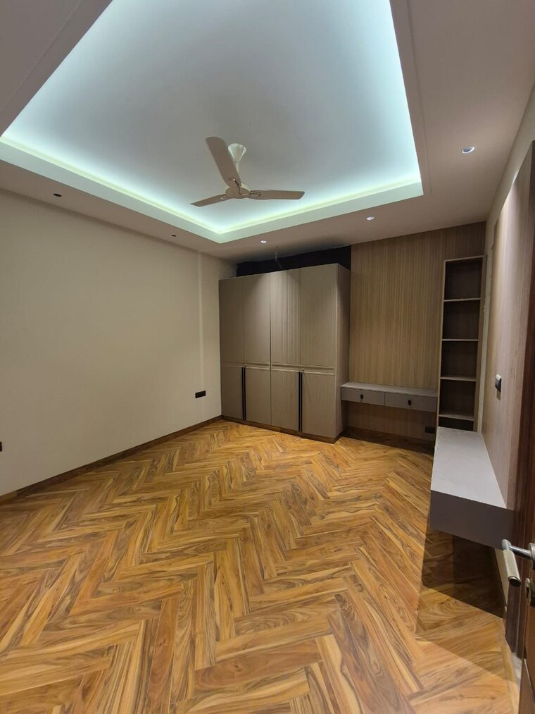 Bedroom, east of kailash 3 Bedroom 500 Sq.Yd. Builder Floor In East Of Kailash Delhi 9703727