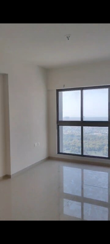 Room in 2 BHK Apartment at Sunteck Avenue 2, Goregaon West – for Rent