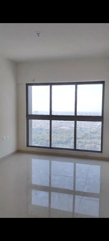 Room in 2 BHK Apartment at Sunteck Avenue 2, Goregaon West – for Rent