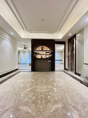 Room in 3.5 BHK Apartment at Housing Board Colony Sector 17, Sector 17a – for Rent