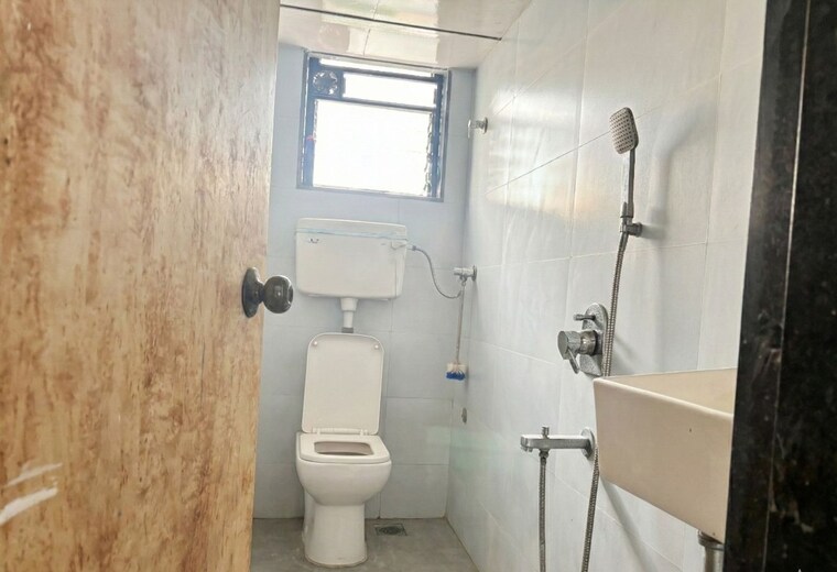 Bathroom, mig-colony 2 Bedroom 950 Sq.Ft. Apartment In Worli Mumbai 9703772