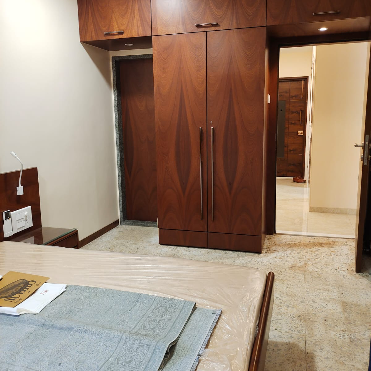 2.5 BHK + Pooja Room Apartment For Rent in MIG Colony Bandra