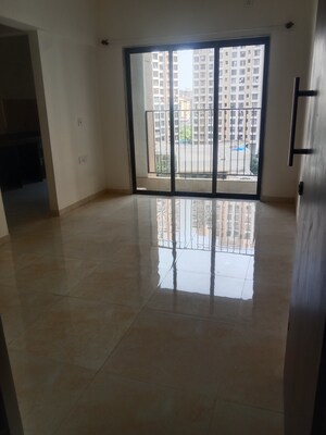 Room in 2 BHK Apartment at Sunteck Maxxworld, Tivri – for Rent