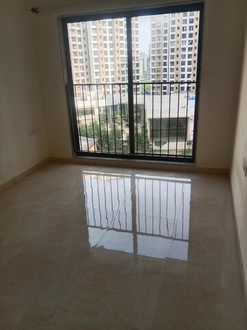 Room in 2 BHK Apartment at Sunteck Maxxworld, Tivri – for Rent