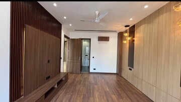 Room in 4 BHK Apartment at Housing Board Colony Sector 17, Sector 17a – for Rent