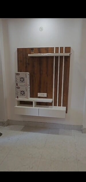 Room in 3 BHK Builder Floor at Mahavir Enclave – for Sale