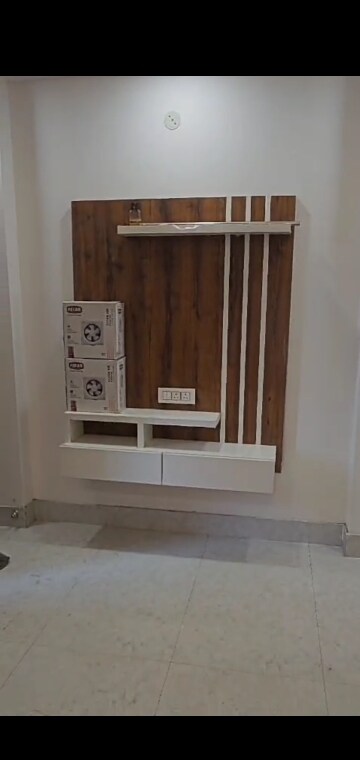 Room in 3 BHK Builder Floor at Mahavir Enclave – for Sale