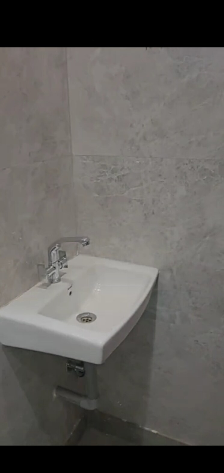 Bathroom, mahavir enclave 3 Bedroom 900 Sq.Ft. Builder Floor In Mahavir Enclave Delhi 9703790