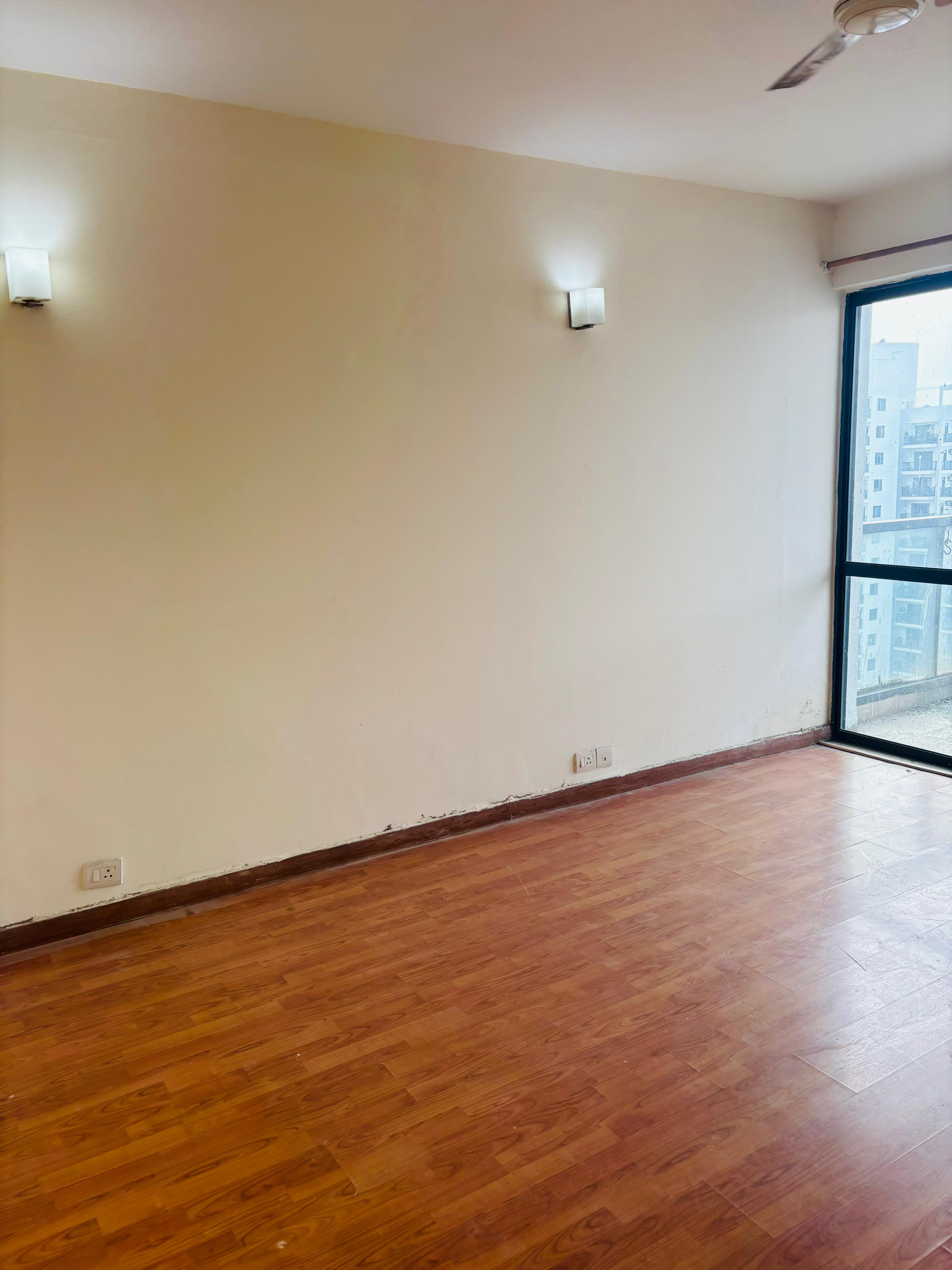 4 BHK + Pooja Room,Servant Room,Study Room 360 Sq.Yd. Builder Floor in Unitech Nirvana Country Aspen Greens