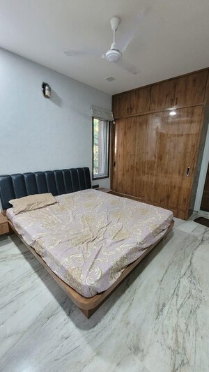 Bedroom in 5 BHK Independent House at Manjalpur – for Rent