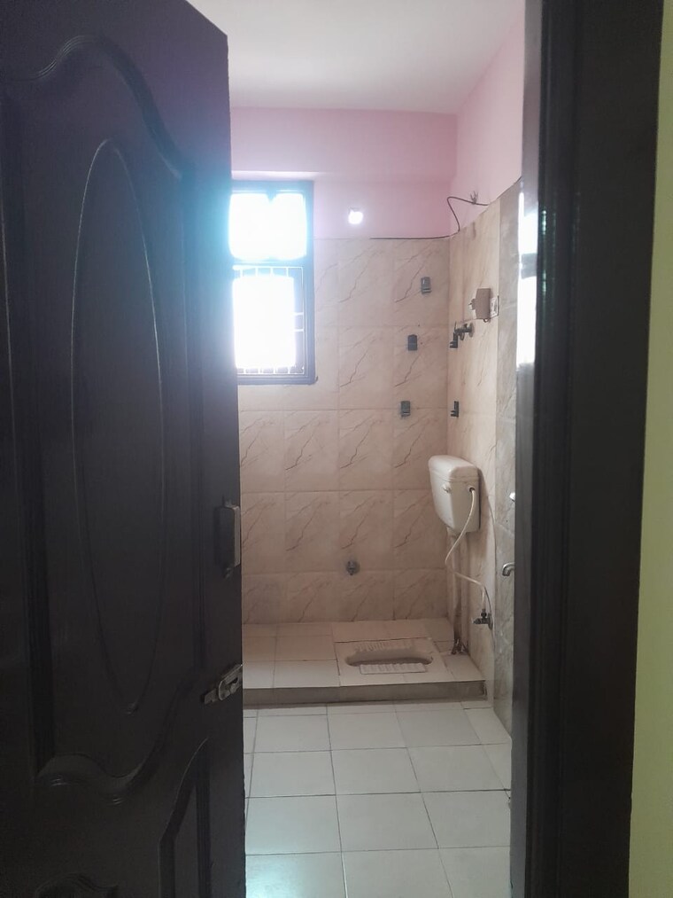 Bathroom, vaishali sector 6 2 Bedroom 850 Sq.Ft. Builder Floor In Vaishali Sector 6 Ghaziabad 9703799