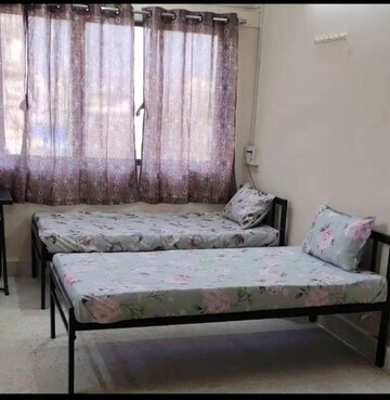 Bedroom in  Pg at Malad East – for Rent