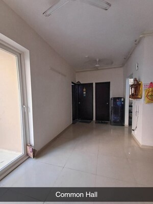 Room in 2.5 BHK Apartment at Gaur City 2 - 12th Avenue, Sector 16c Greater Noida – for Rent