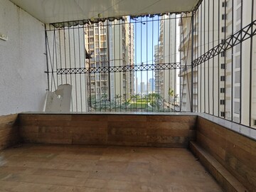 Room in 2 BHK Apartment at Tulsi Aura Mumbai, Ghansoli – for Rent