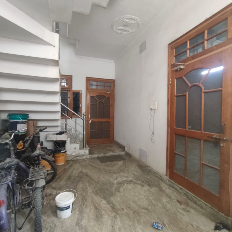  Parking, gomti nagar Pg For Boys & Girls In Gomti Nagar 9703887